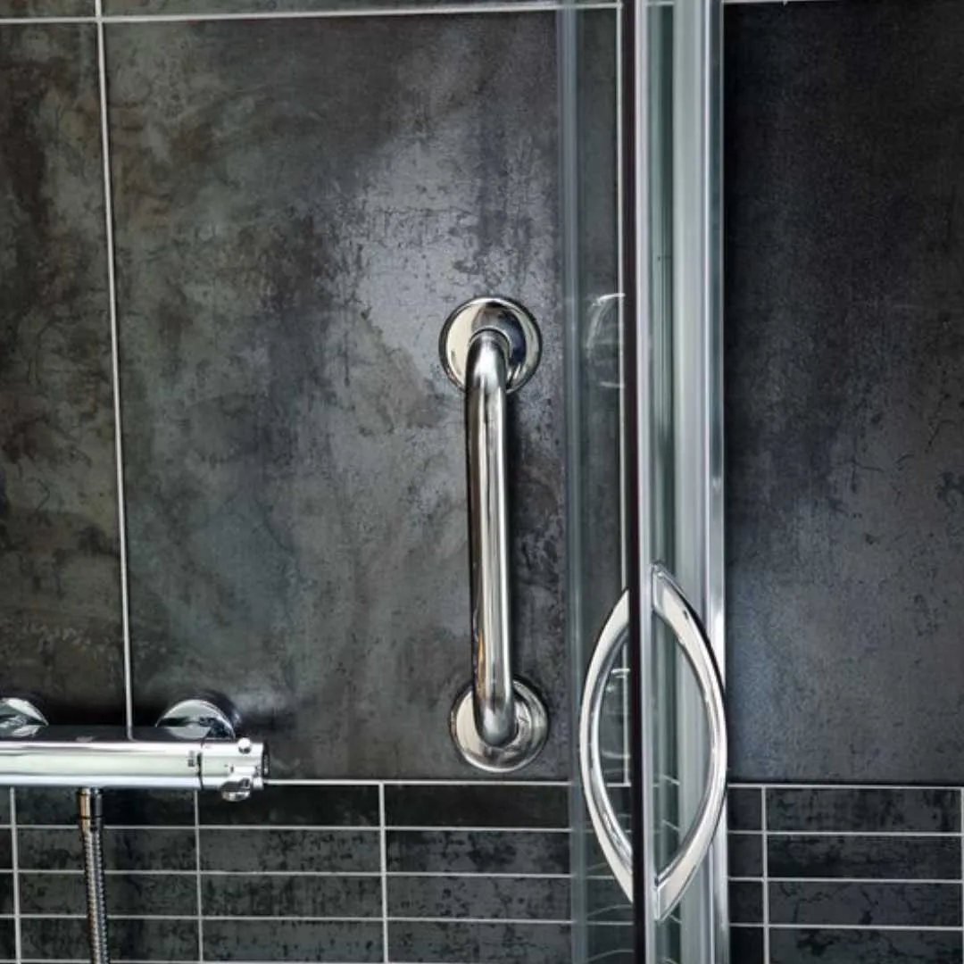 Barra de Baño de Acero Inoxidable con Embellecedor